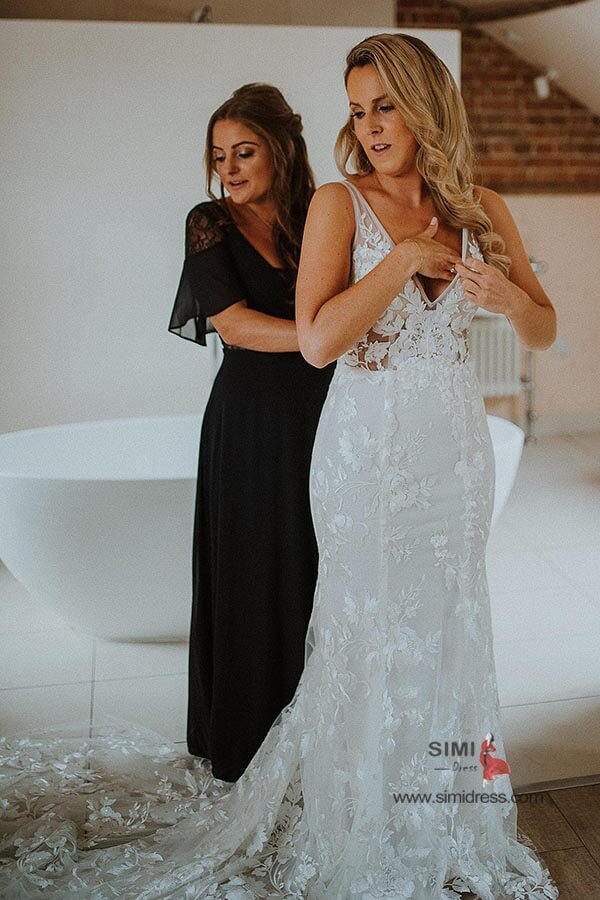 Tulle Mermaid V-neck Sleeveless Wedding Dresses With Lace Appliques, SW643 image 2 | simidress.com