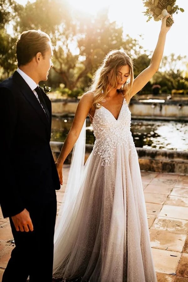 A-line Open Back Spaghetti Straps Wedding Dresses SW593
