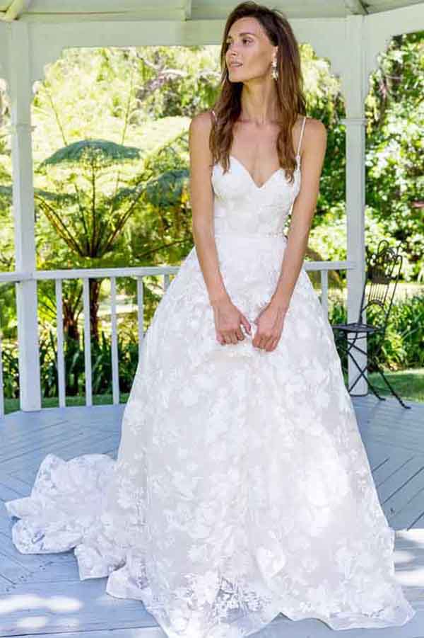 Fabulous White A-Line Backless Spaghetti Straps Long Lace Wedding Dress, SW149