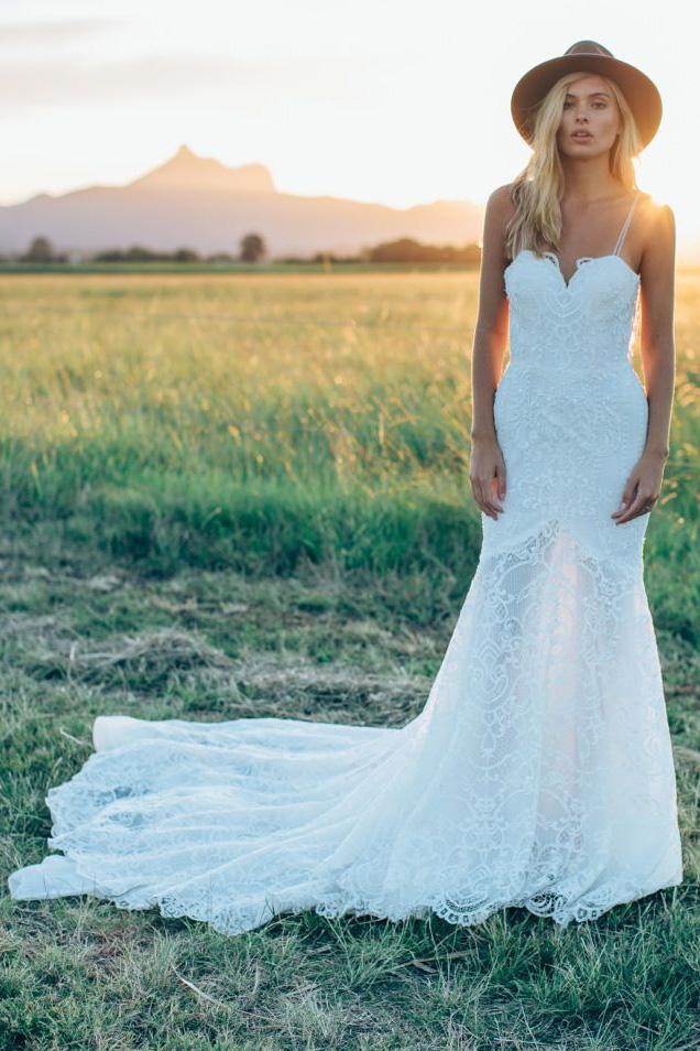 simidress.com offer Gorgeous Lace Ivory Mermaid Sweetheart Wedding Dresses with Sweep Train, SW319